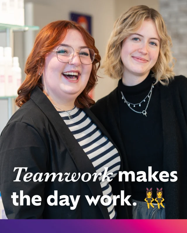 Hier wird nicht nur gestylt – hier wird auch zusammen gelacht. ☀️💬Denn ein gutes Miteinander ist für uns genauso wichtig wie ein perfekter Schnitt.
#ModernHair #FriseurLeben #GlowUpHair #WorkYourPassion #Wegmeyer